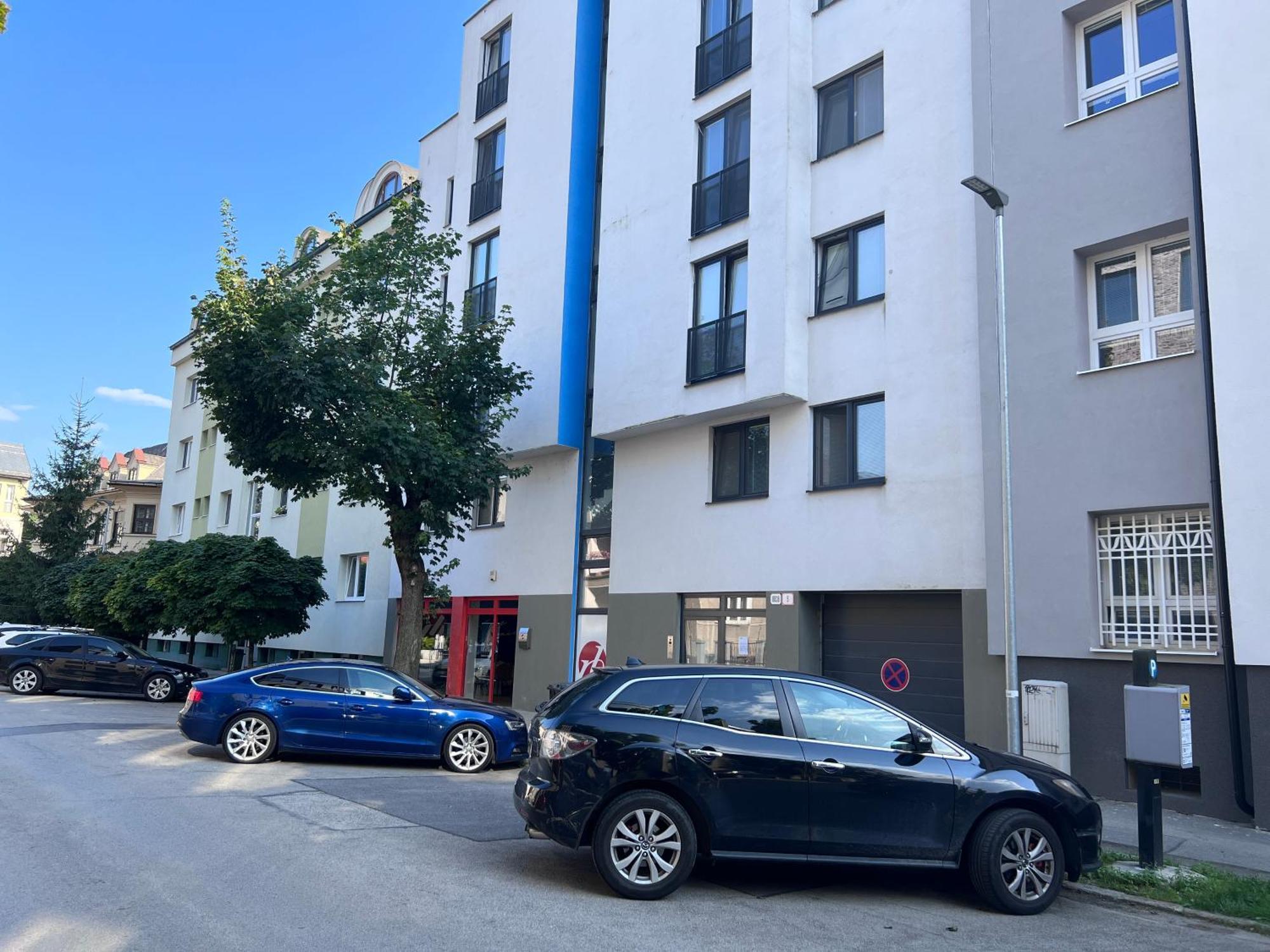 H5 Apartman 2 Bedrooms With Balcony And Free Parking Жилина Экстерьер фото